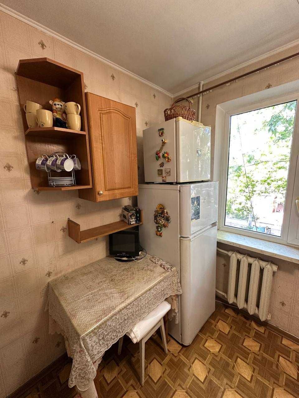 Продаж 2к квартири на Черемушках, середній поверх!