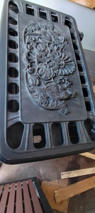 Kominek żeliwny wolnostojący