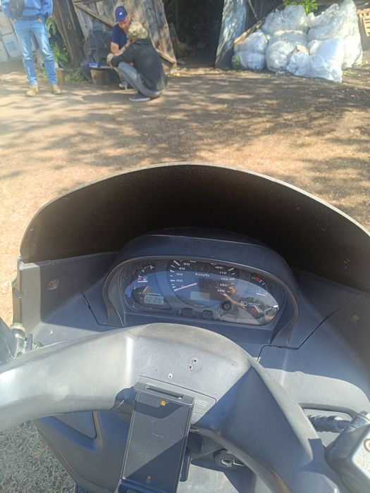 Японский Макси скутер Suzuki sky wave 250