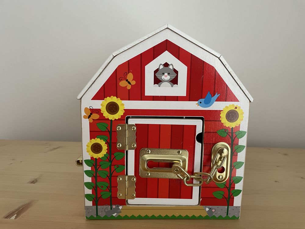 Domek montessori nauka otwierania zamków