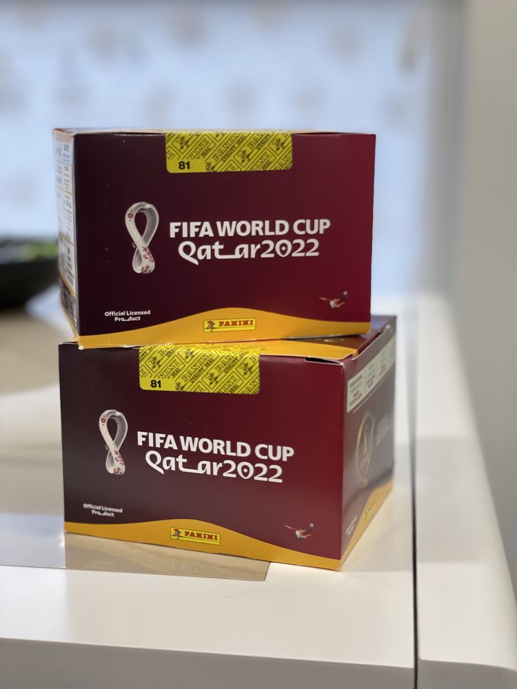 Коробка с 50-ми упаковками наклеек FIFA WORLD CUP QATAR 2022