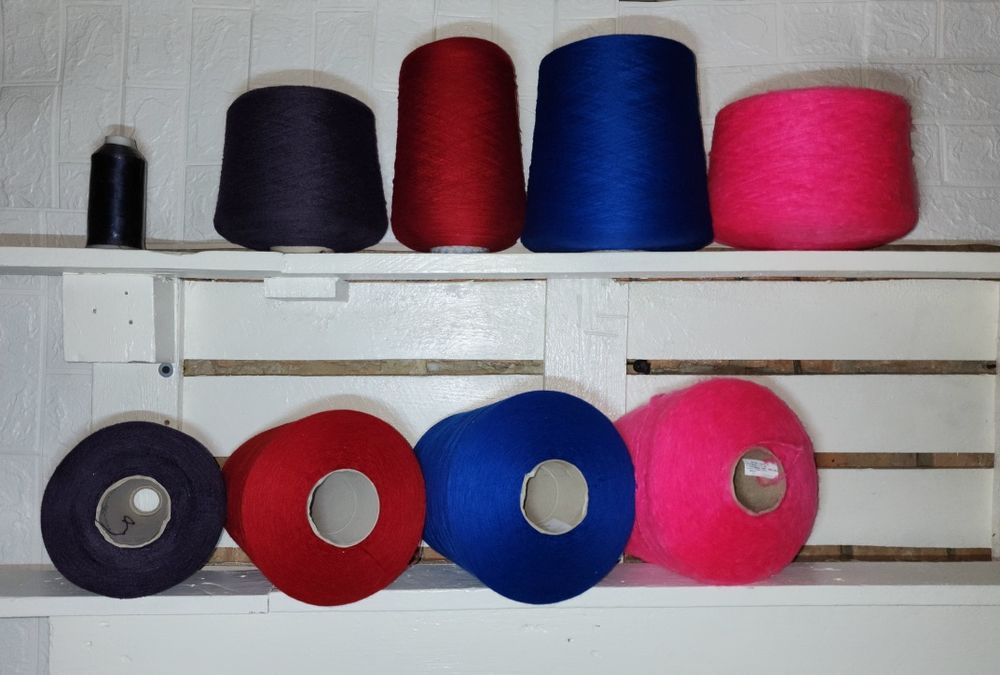 Пряжа , нитки , бобіни . Італія . Pinori Filati