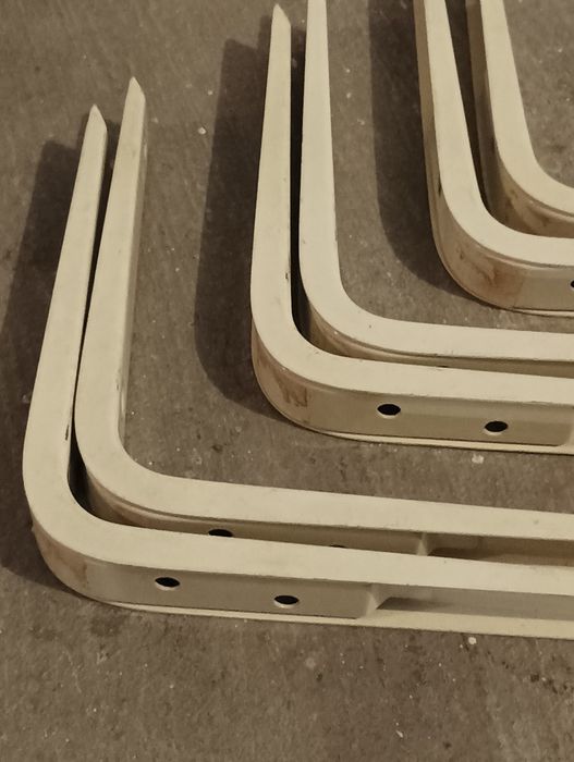 Esquadros para prateleiras