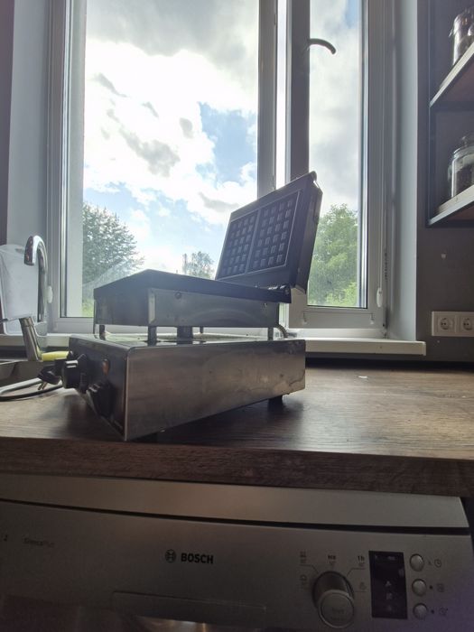 Електровафельниця Hurakan HKN-GES2L