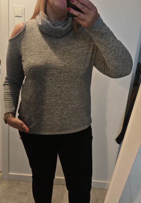 Golf z wycięciami na ramionach