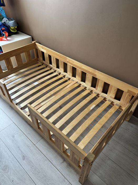 Łóżko dziecięce drewniane