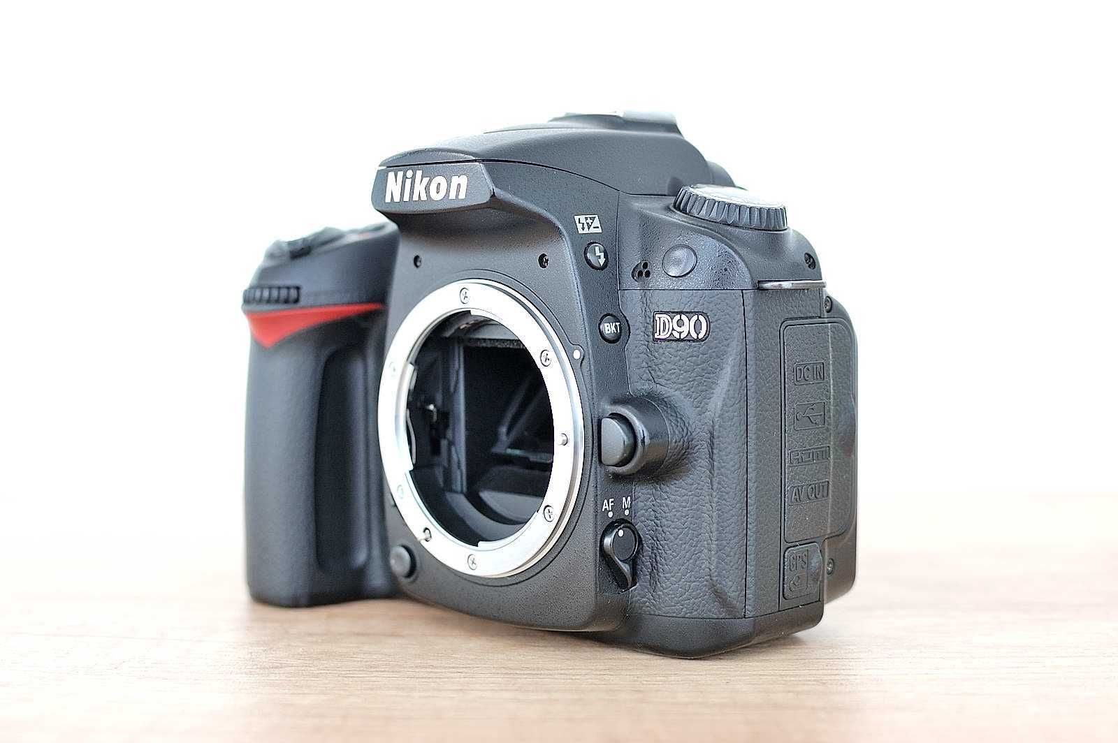 Фотоапарат Nikon D90 body