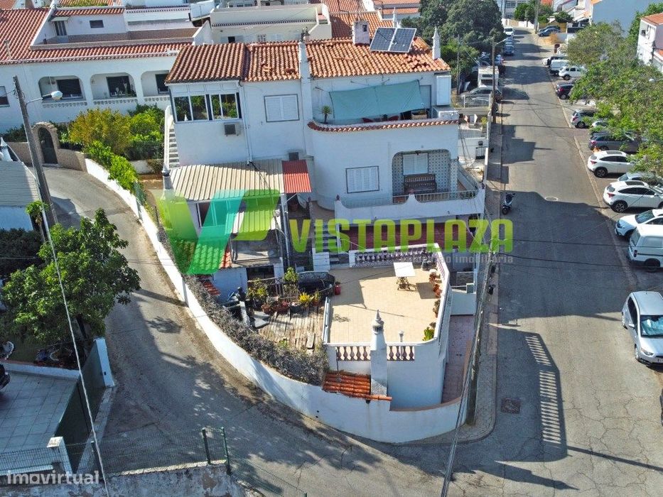 Moradia T4 com Armazém na Mexilhoeira da Carregação - Lagoa, Algarve