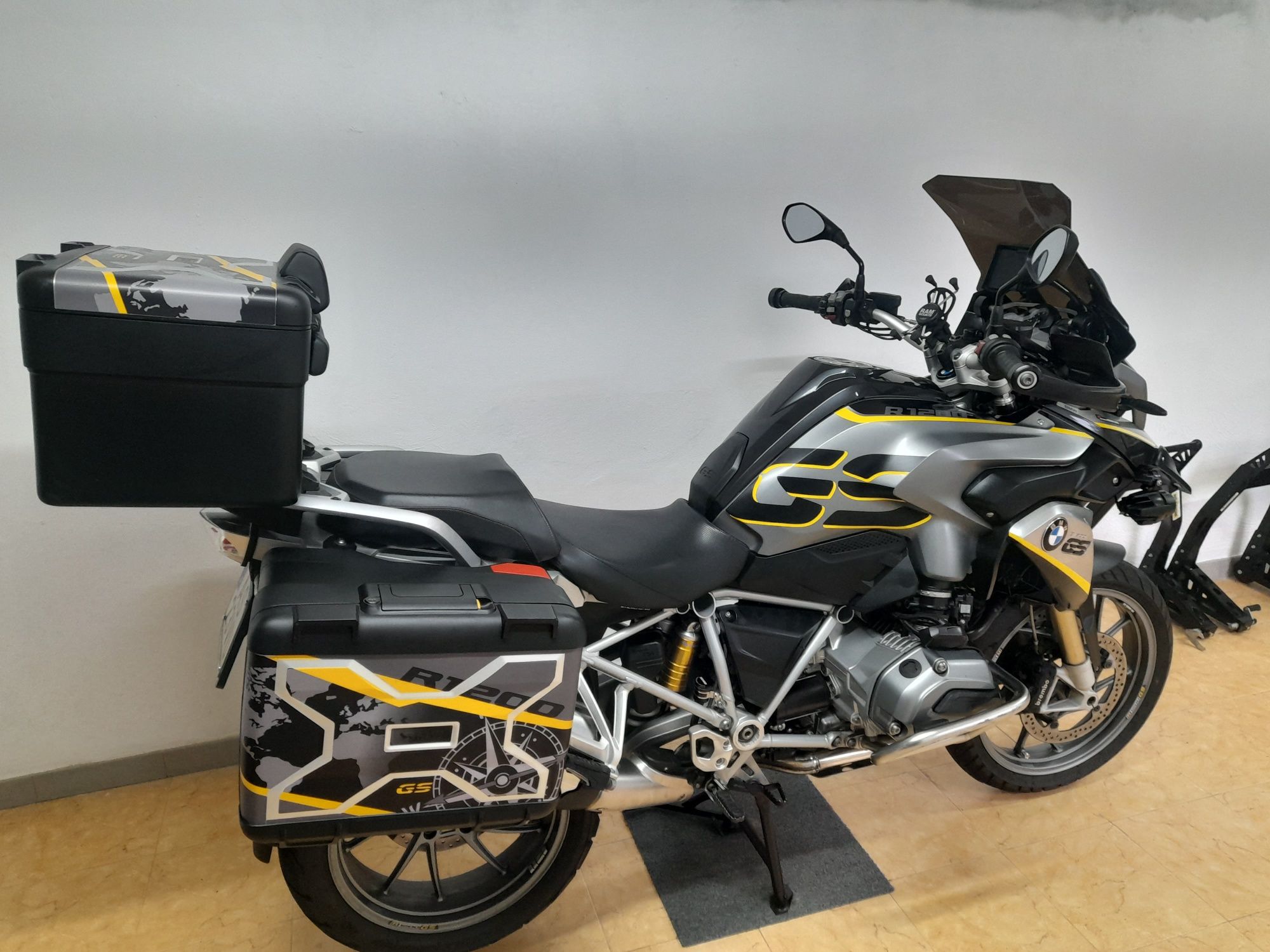 Bmw gs 1200 cc .....full extras