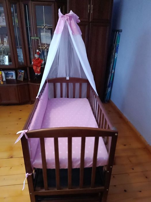 Ліжко дитяче з балдахіном