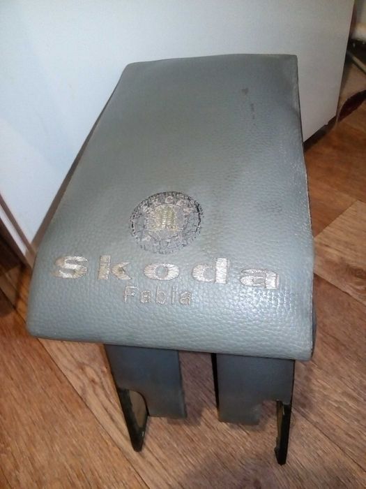 подлокотник на Skoda Fabia