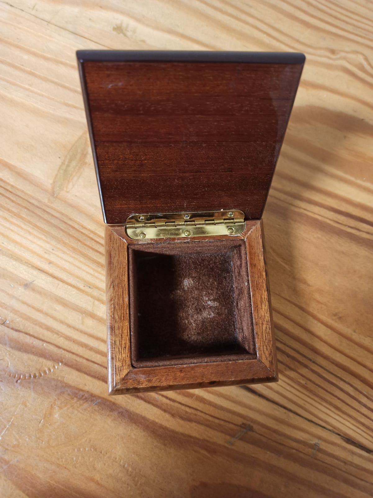 Mała szkatułka na biżuterię