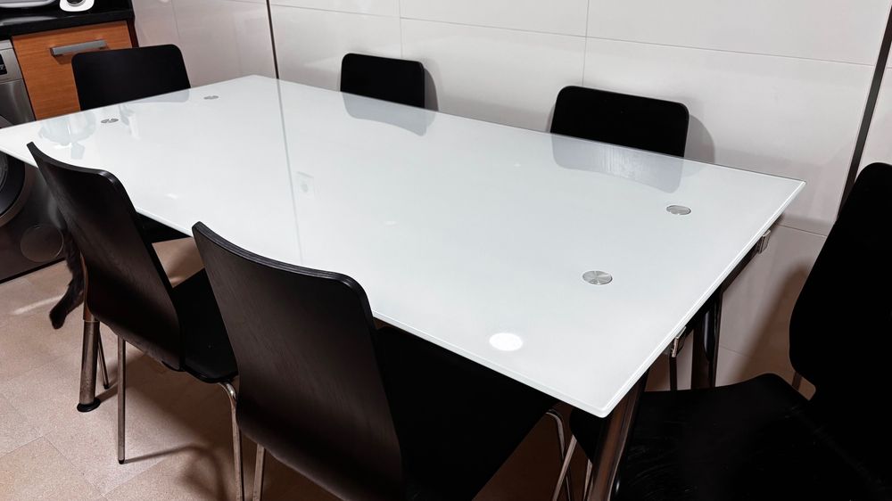 Mesa de Cozinha + 6 Cadeiras — Excelente Oportunidade!