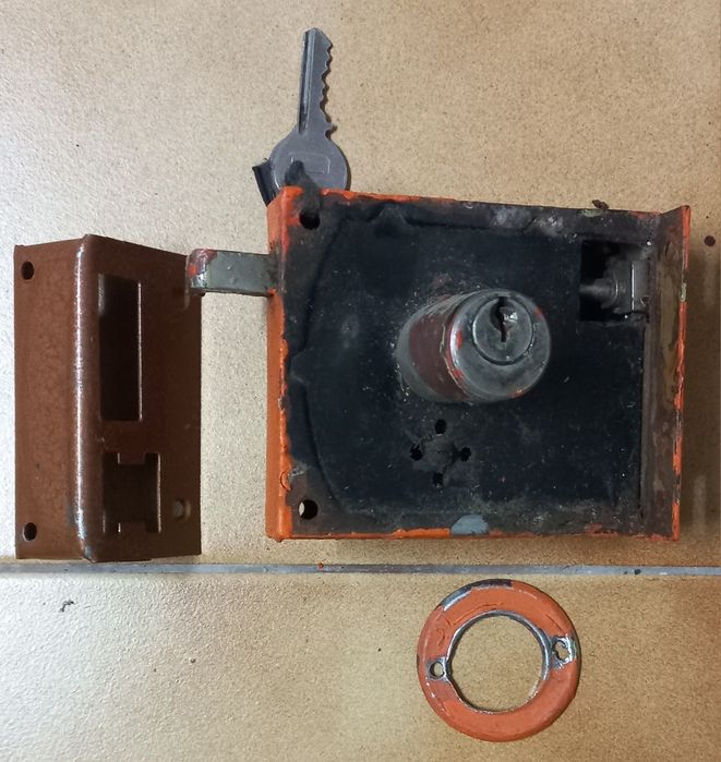 Fechadura com chave para portão ou porta
