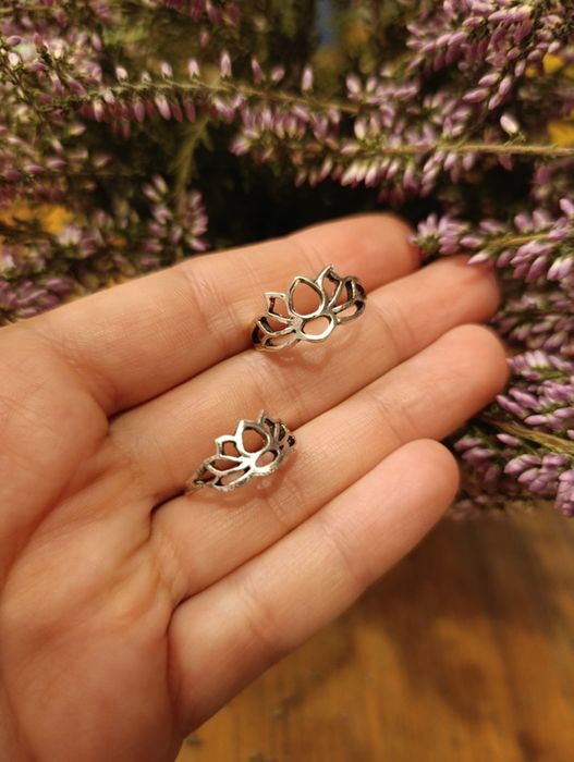 Nowy pierścionek kwiat lotosu