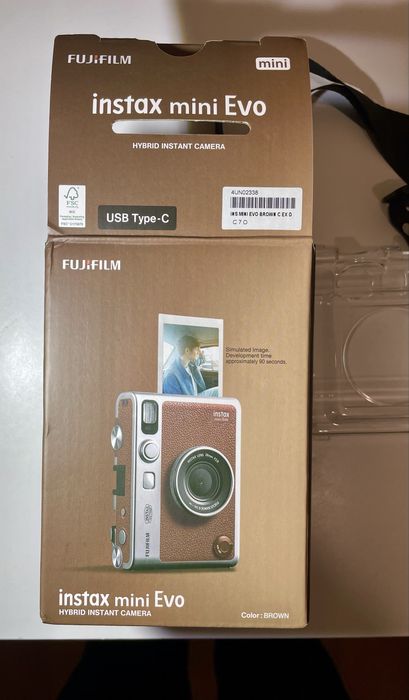 Камера Instax mini Evo від Fujifilm
