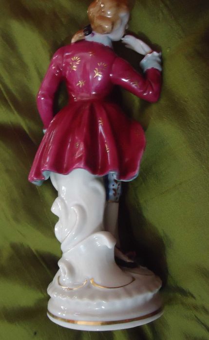 Estatueta em Porcelana