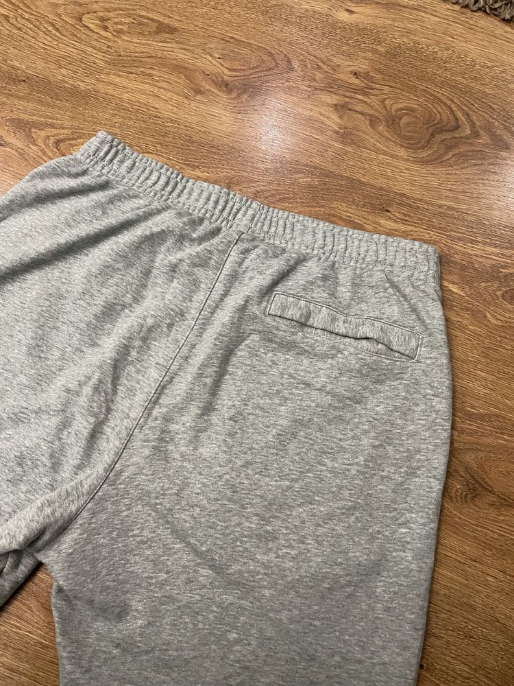 Спортивні штани сірі джогери nike на флісі базові розмір S