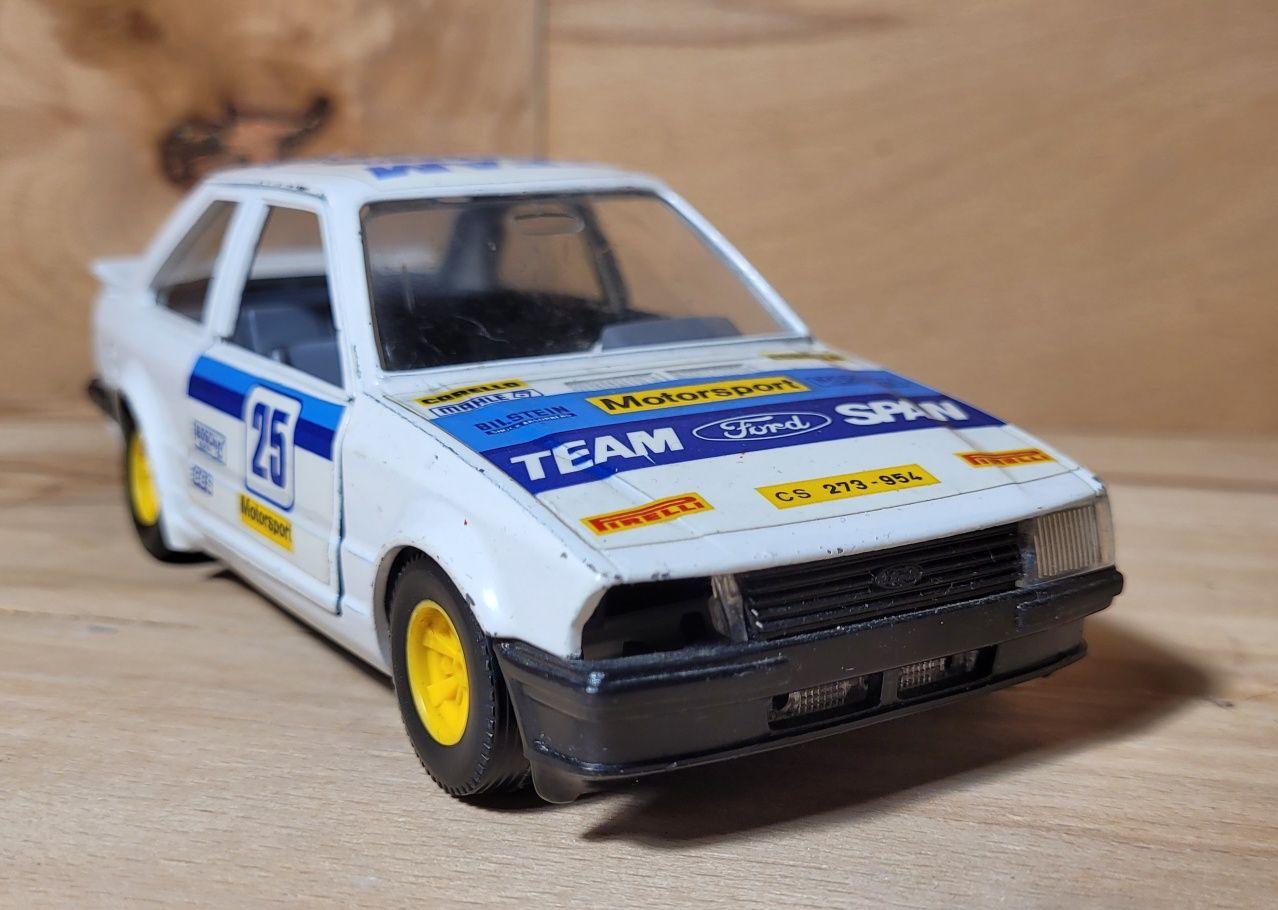 Model burago skala 1/24 ford escort xr3