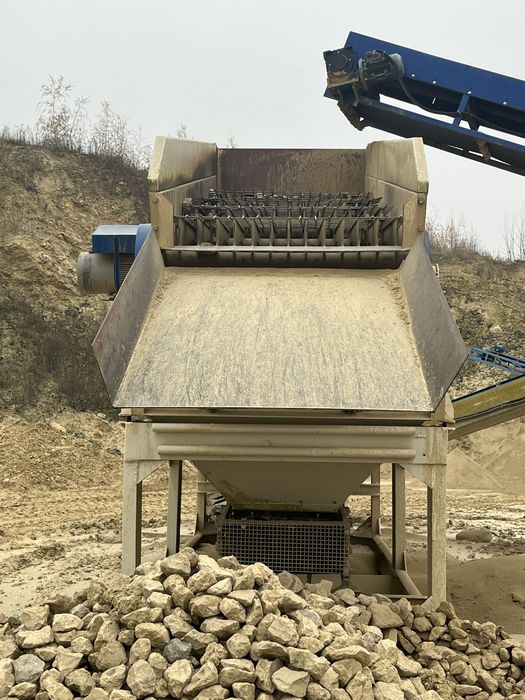 Przesiewacz z zestawem taśmociągów