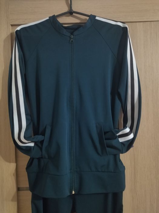 Продам жіночій спортивний костюм