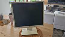 Monitor fujitsu przekatna 48 cm wszystko 100 % sprawne regulacja