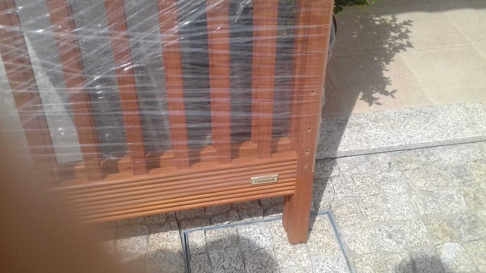 Cama de grades castanha da Marca TRAMA