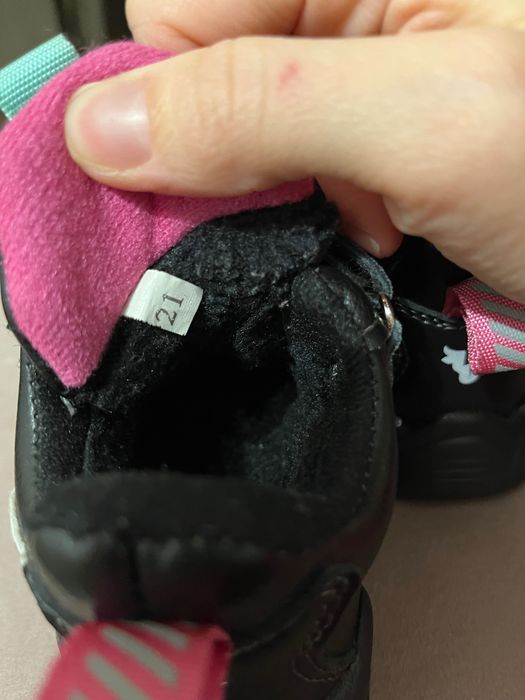 Продам кросівки дитячі 21  розмір з утепленням (хутром) демі