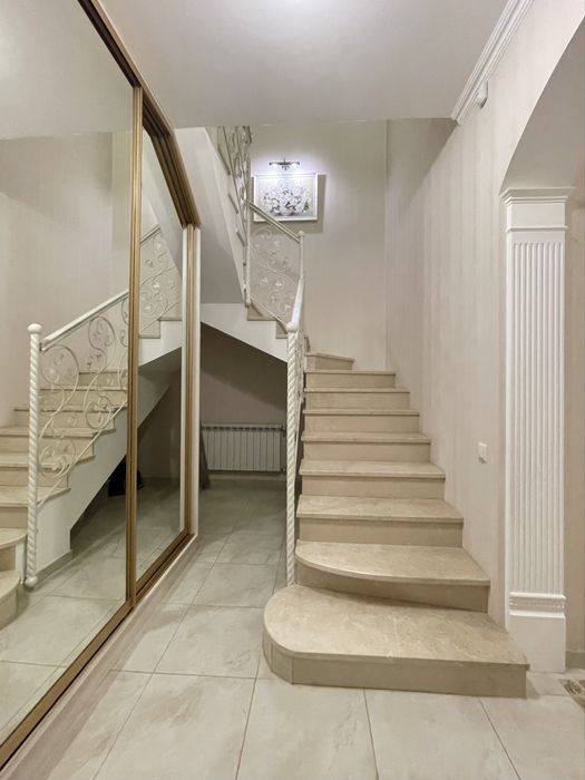 Надійність, тепло, укриття — дім для спокійного життя у Києві