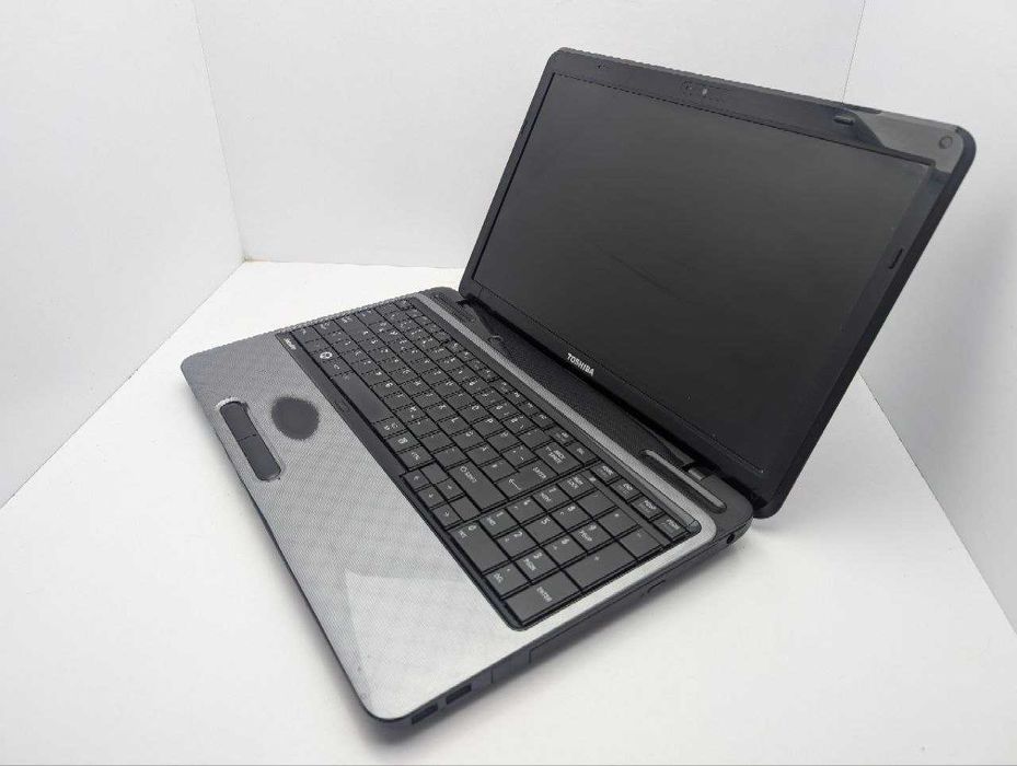 Toshiba L750 Intel i5-2430M Ram:6gb HDD:500gb nVIDIA 520M 1gb 15.6''
