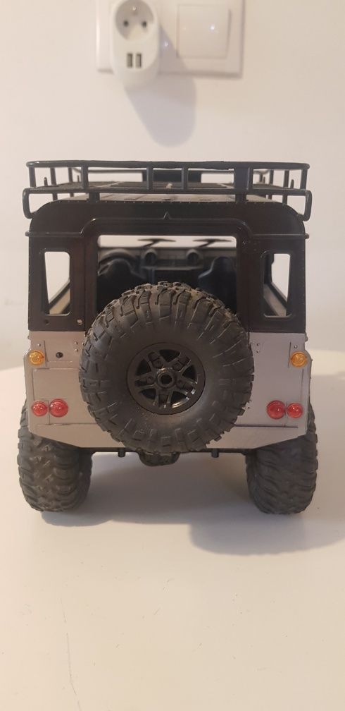 Samochód RC terenowy Land Rover Defender MN90