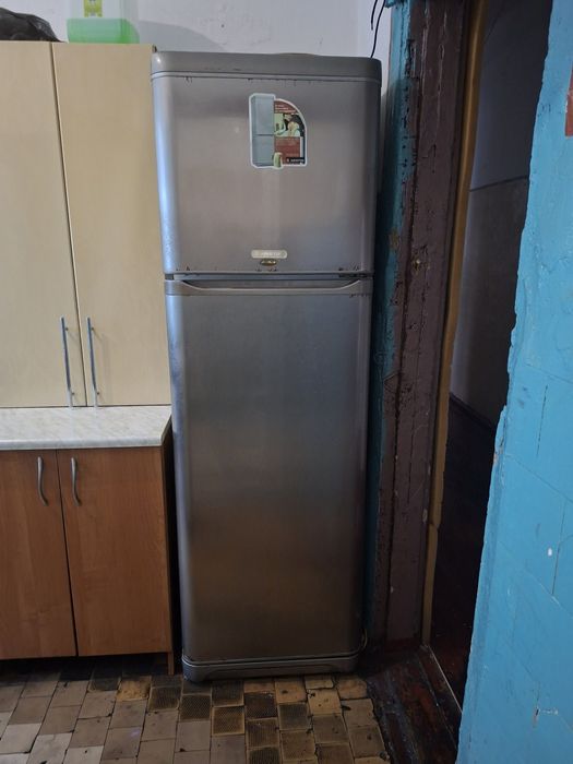Холодильник б/у Аристон
