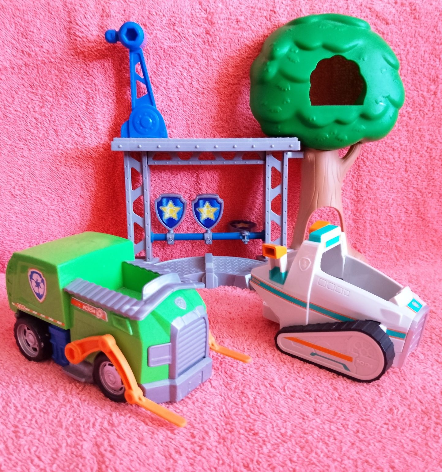 Sprzedam pojazdy i figurki psi patrol