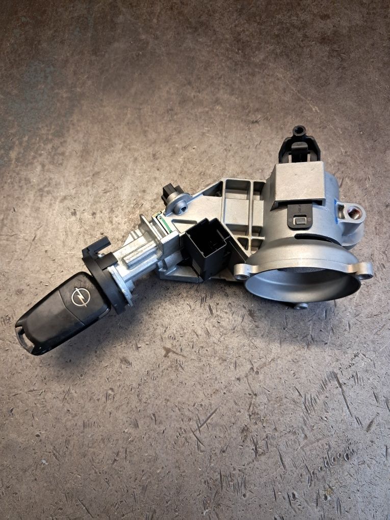 Stacyjka z kluczykiem Delphi Opel Corsa D  Rok 2009 benxynz 1.0 12v