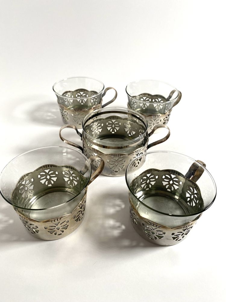 Stare szklanki PRL z metalowymi koszyczkami zestaw do herbaty kawy