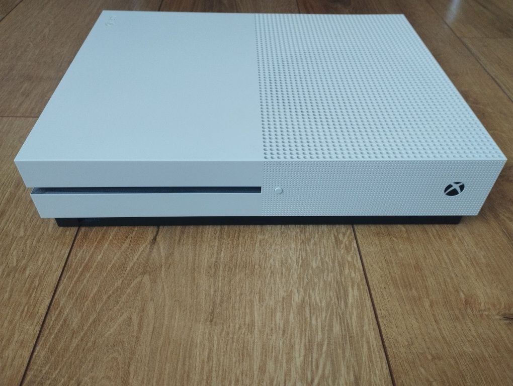 Xbox One S 1TB + Nowy Pad + FIFA21