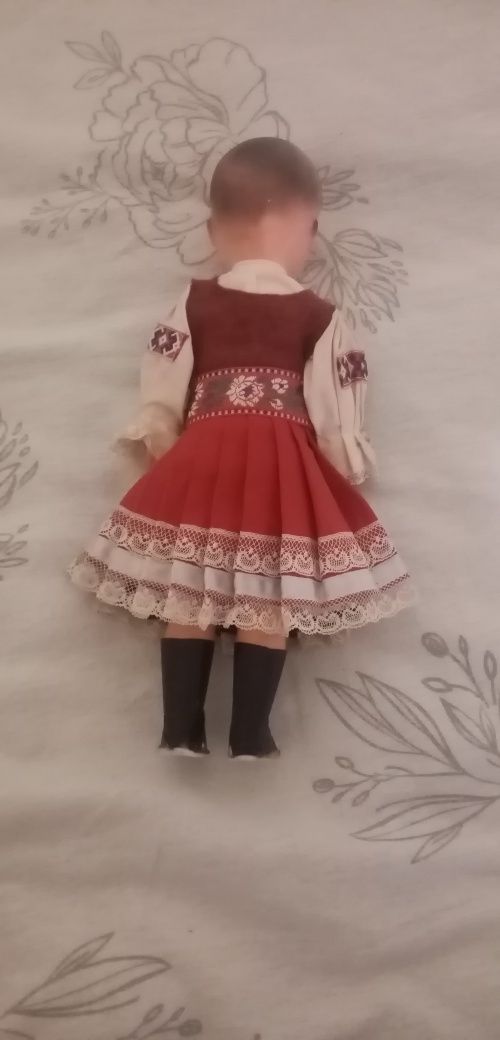 Lalka w stroju ludowym