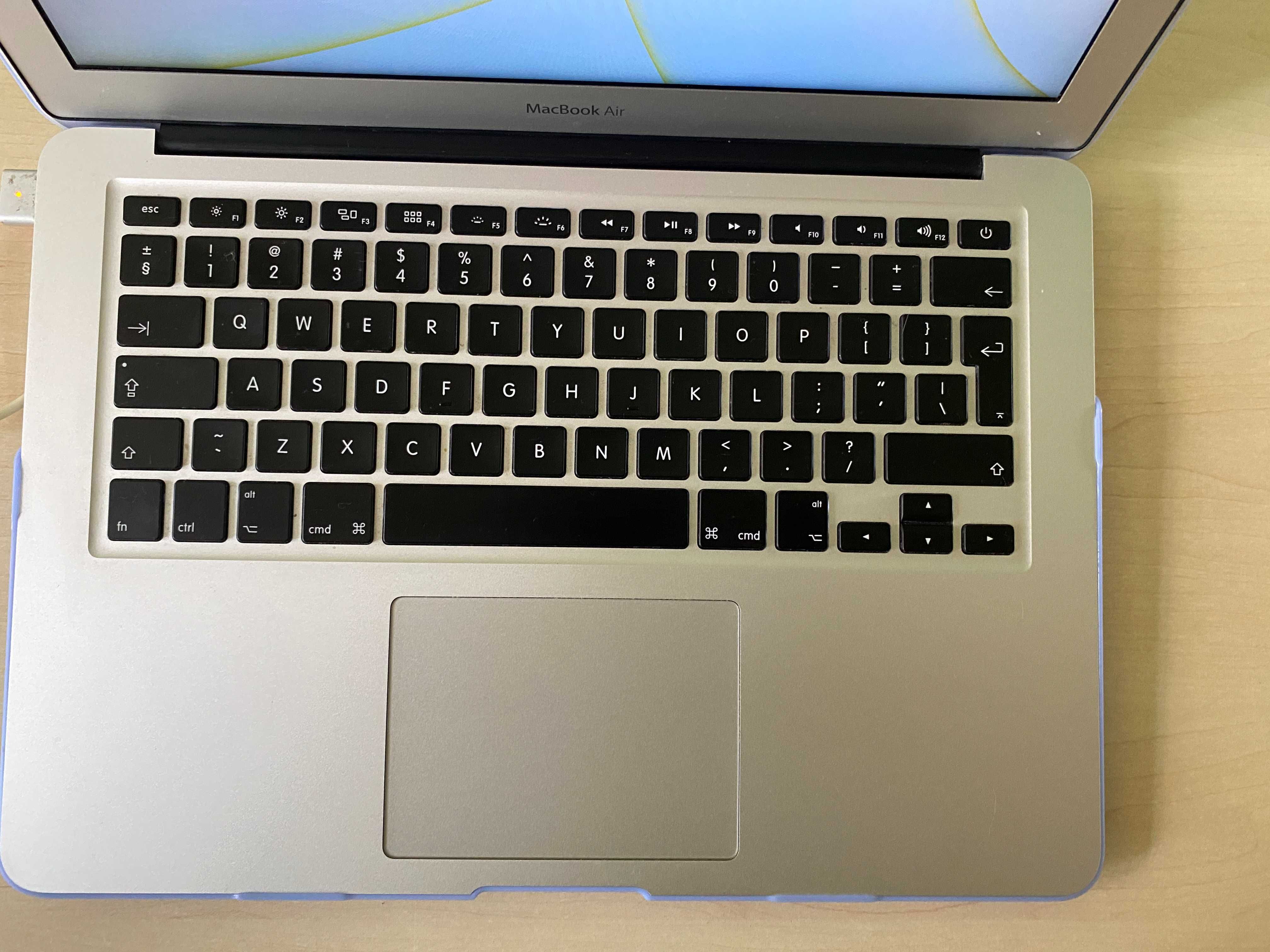 MacBook Air (13-inch, A1466) 500 GB SSD z Procesorem i7 - PREMIUM