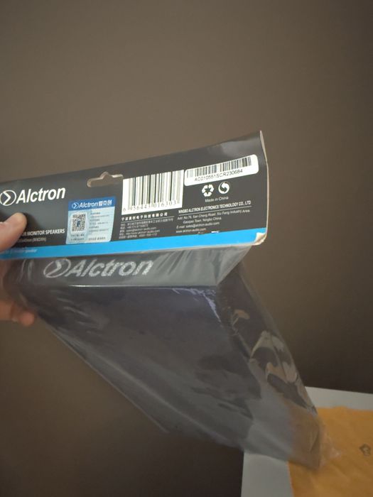 Podstawki pod monitory studyjne Alctron – para, nowe, 265x330 mm