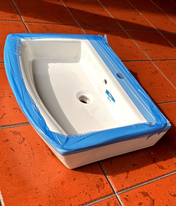 Lavatório suspenso, Lavatório redondo, Torneira de chão