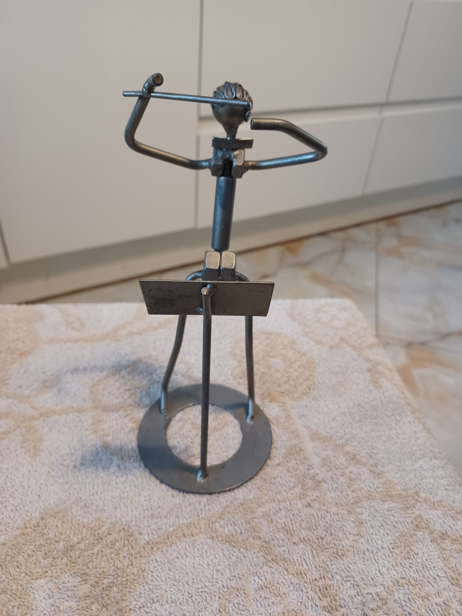 Metalowy dyrygent ozdobny