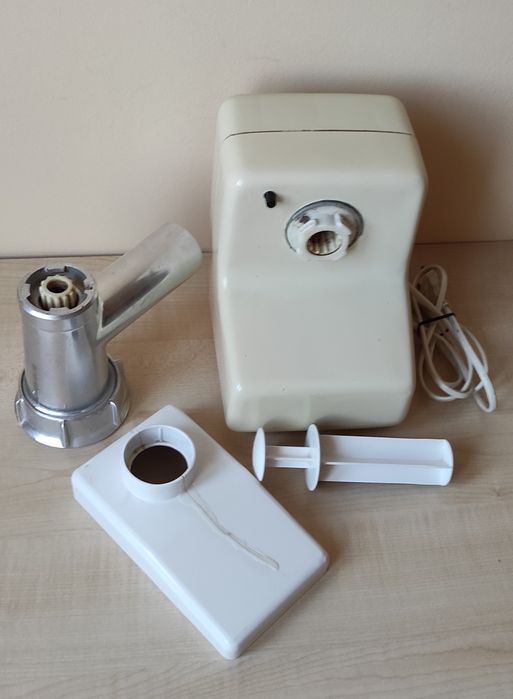Stara elektryczna maszynka do mielenia mięsa