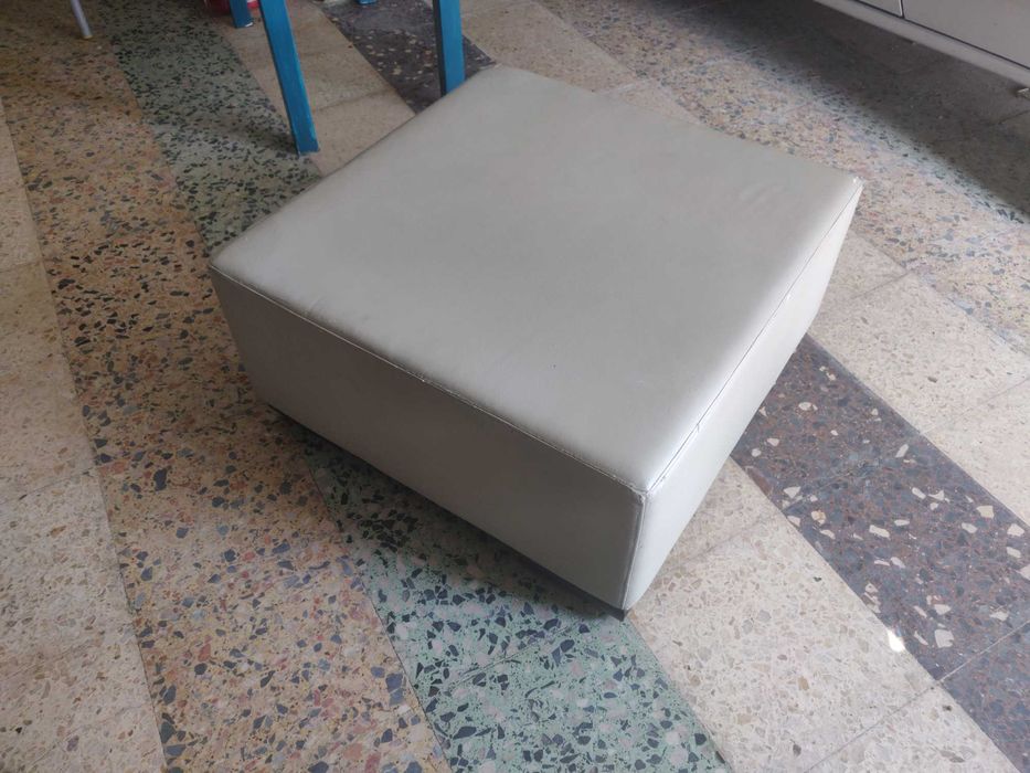 Pouf Minimalista Quadrado Branco IKEA