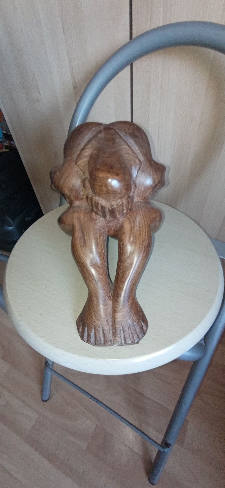 Escultura "pensador " em madeira maciça.