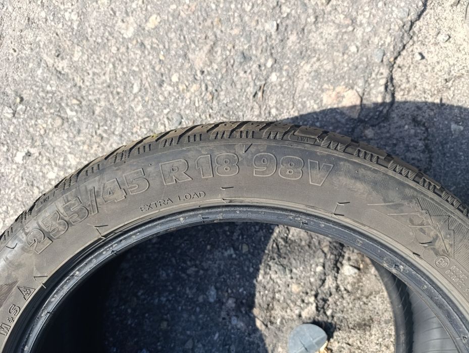 Две покрышки на таврию