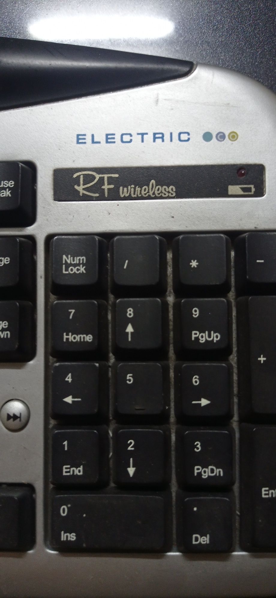 Teclado em bom estado.