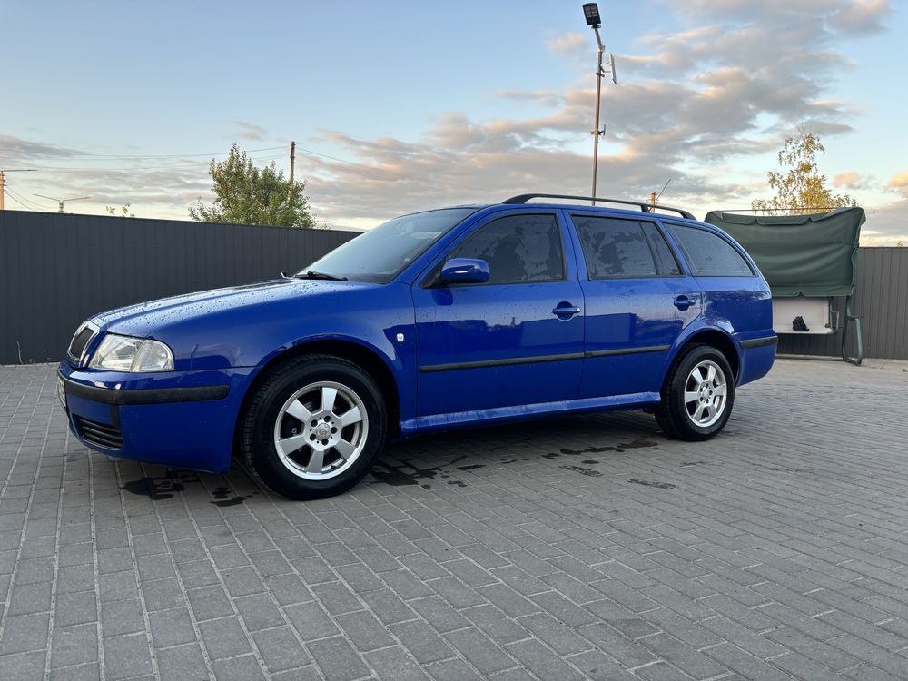 Skoda Oktavia tour 1.6 MPI lux