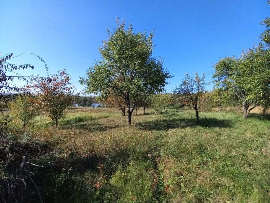 Будинок під реконструкцію  в с.Середнє над озером