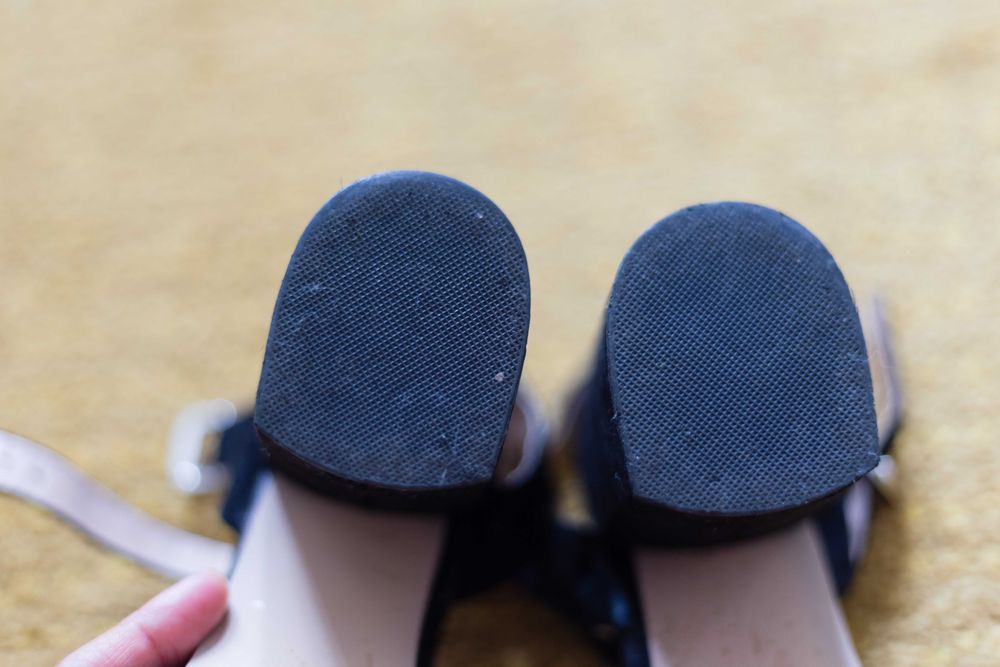 Mtng- Sandálias Pretas com salto 9 cm