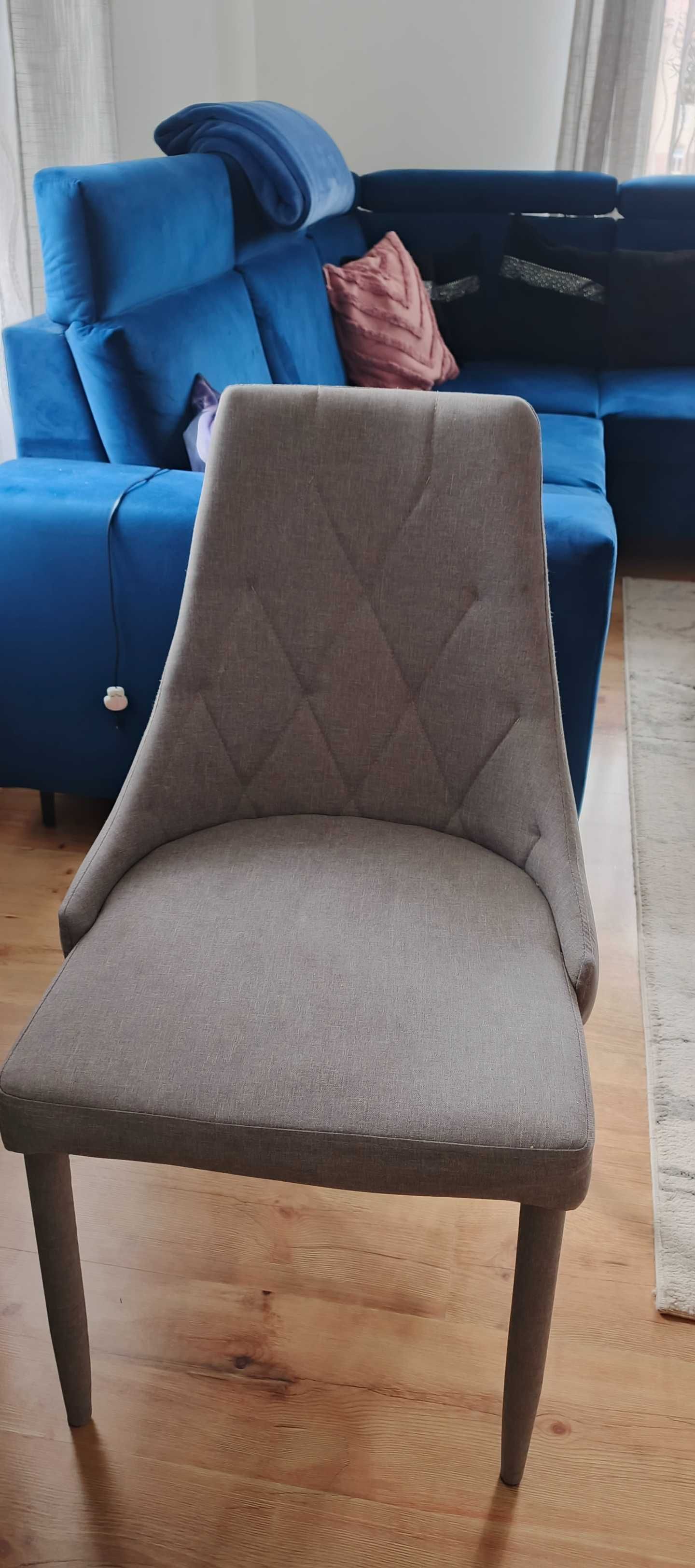 Stół z krzesłami